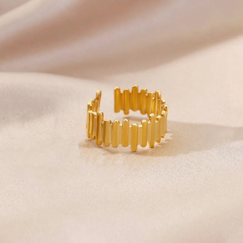 18K Gold-Plated Grooved Texture Ring – Chic Adjustable Band