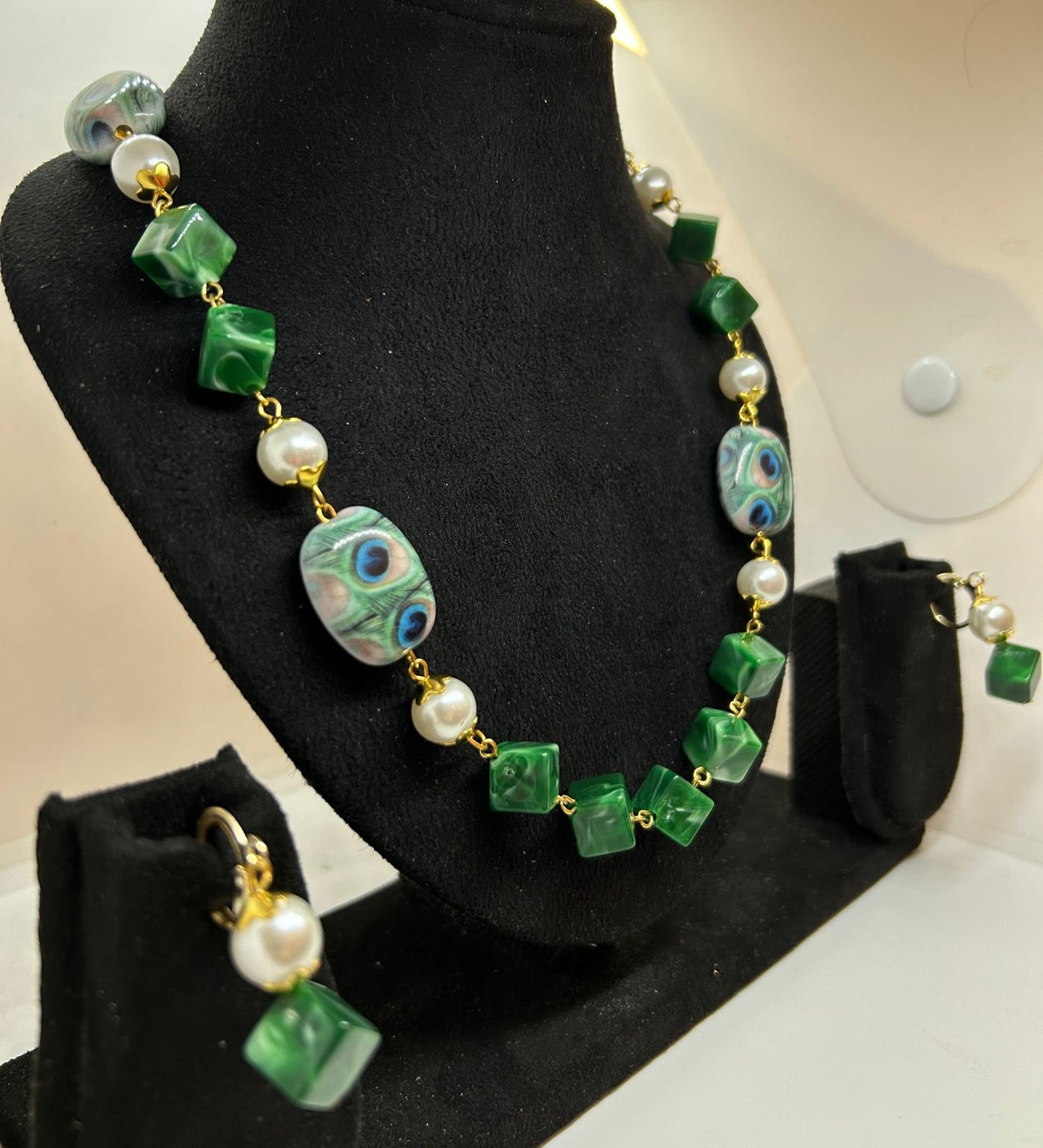 Verdant Pearls and Lustrous Greens Necklace Set