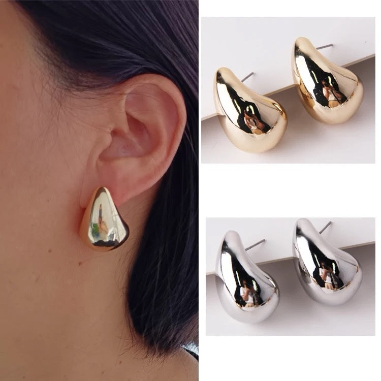 Ethereal Droplets Drop-Shaped Earrings - Silver