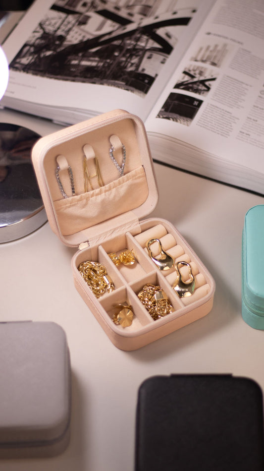 How to Store Jewellery While Travelling (Without Tangles!)