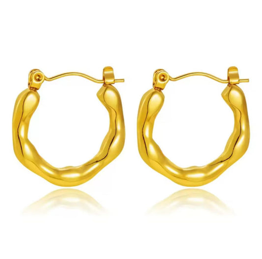 Pair of 18K gold plated molten-texture hoop earrings with an organic shape – waterproof, hypoallergenic, and anti-tarnish.
