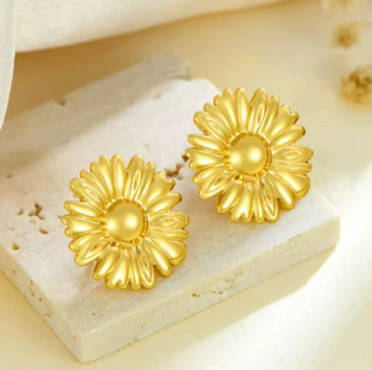 Daisy Stud Earrings | 18K Gold Waterproof Hypoallergenic