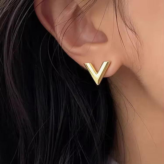 Minimal V Stud Earrings | 18K Gold Geometric Waterproof