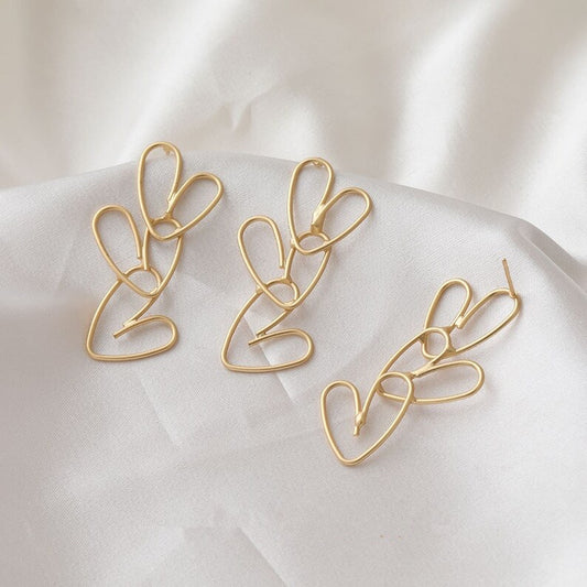 Retro Romance Heart Studs - golden